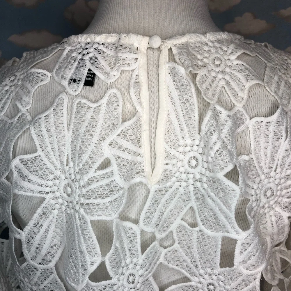 Forever 21‎ Appliqué 3/4 sleeve top White floral Size Medium Fairy Dainty Boho
